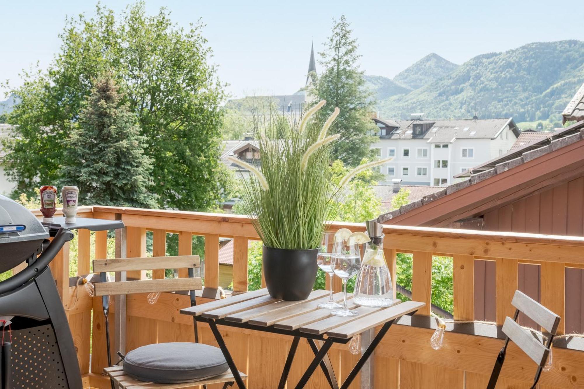 Fenjoy: Ferienapartment Mit Bergblick / Balkon / Bbq Бернау ам Кимзе Екстериор снимка